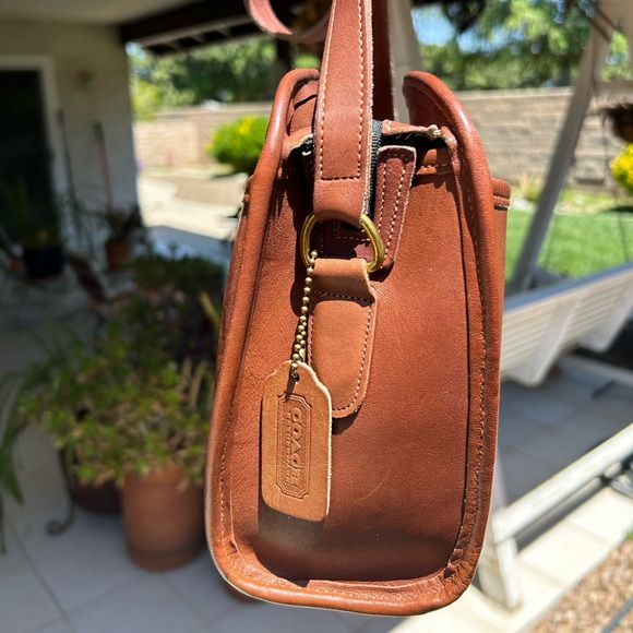COACH Vintage ‘92 Brighton Crossbody Bag in British Tan - Picture 5 of 16
